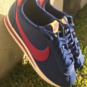 Nike Women’s Classic Cortez Size 7